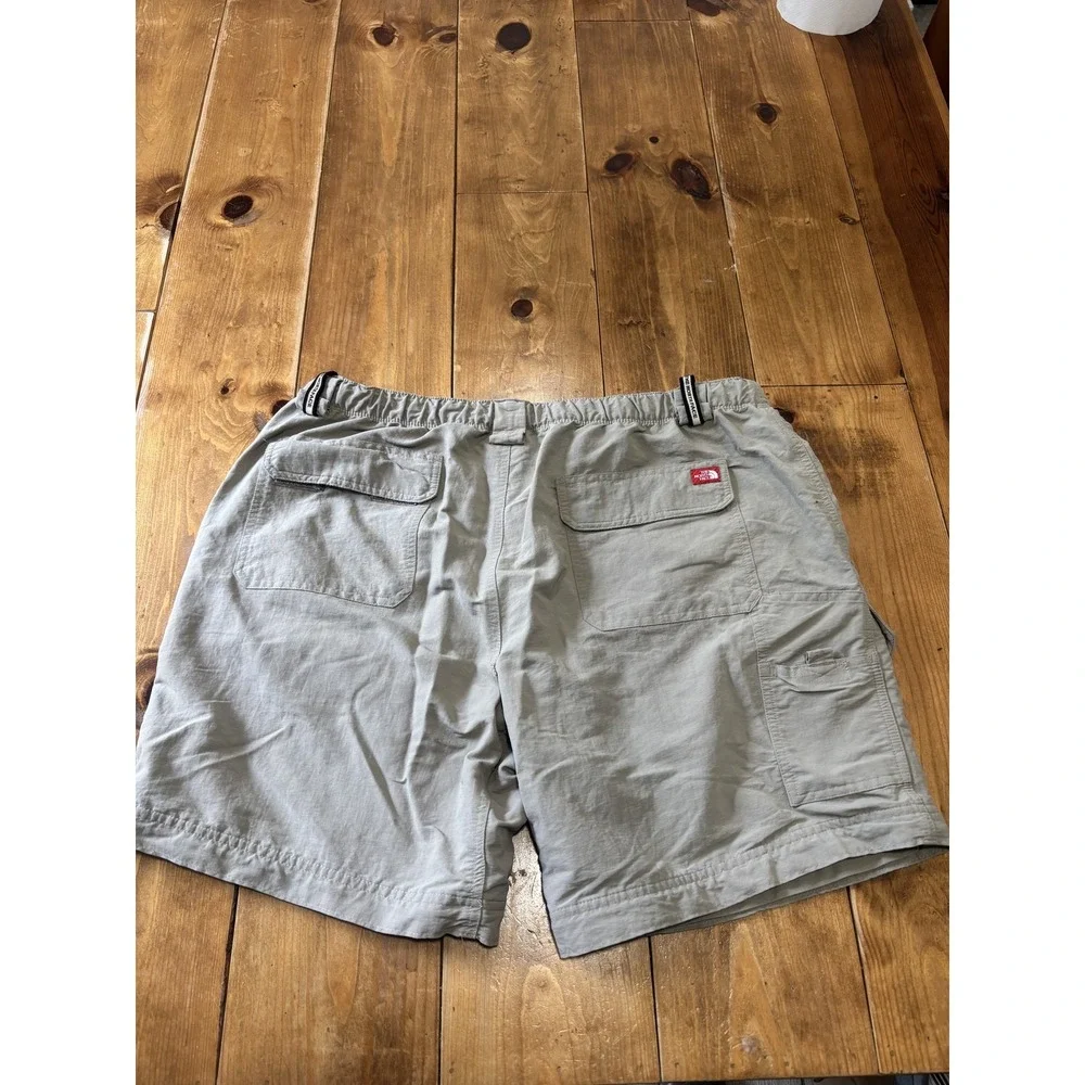 The North Face Men's XL Tan Cargo Hiking Shorts Outdoor Belted Elastic Waist